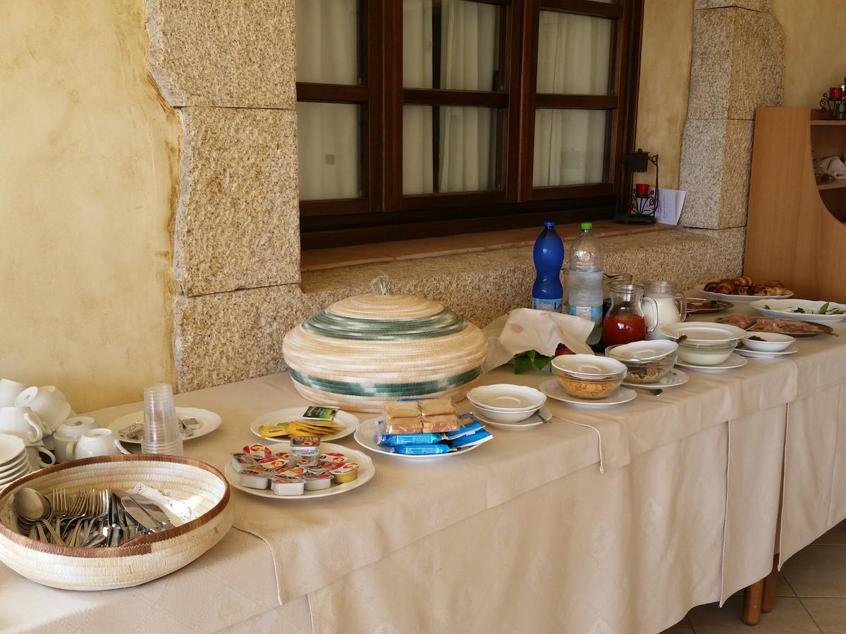 Hotel Ristorante Funtana Abbas Luras Exterior foto